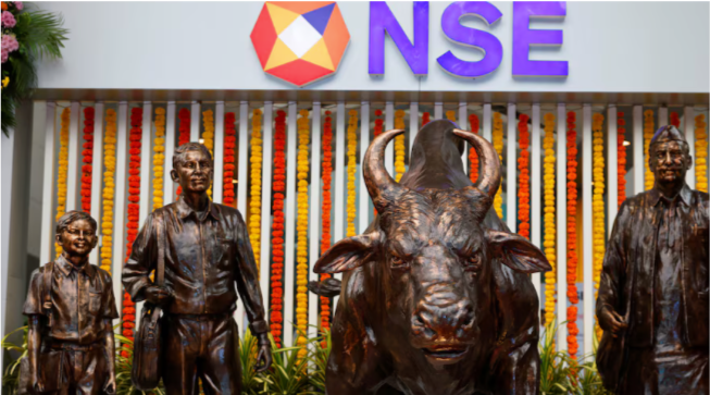 Indian Share Benchmarks Rise, Led by IT Stocks, Reliance With Jio IPO in Focus