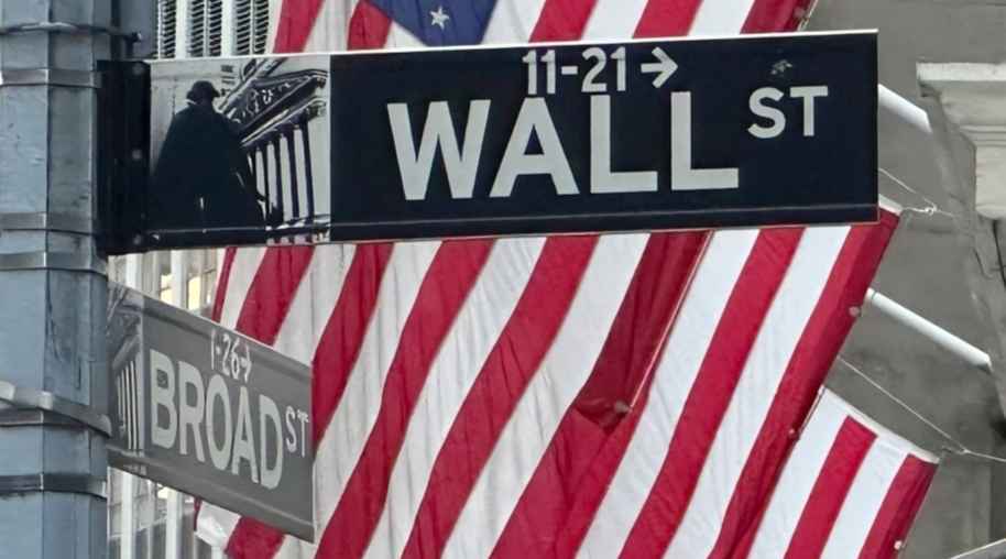 US Stocks Advance As Oil Pulls Back From War-Driven Highs