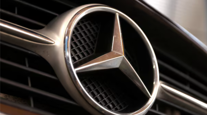 Mercedes-Benz Cuts 2026 Car Margin Outlook on China Weakness, Higher Costs